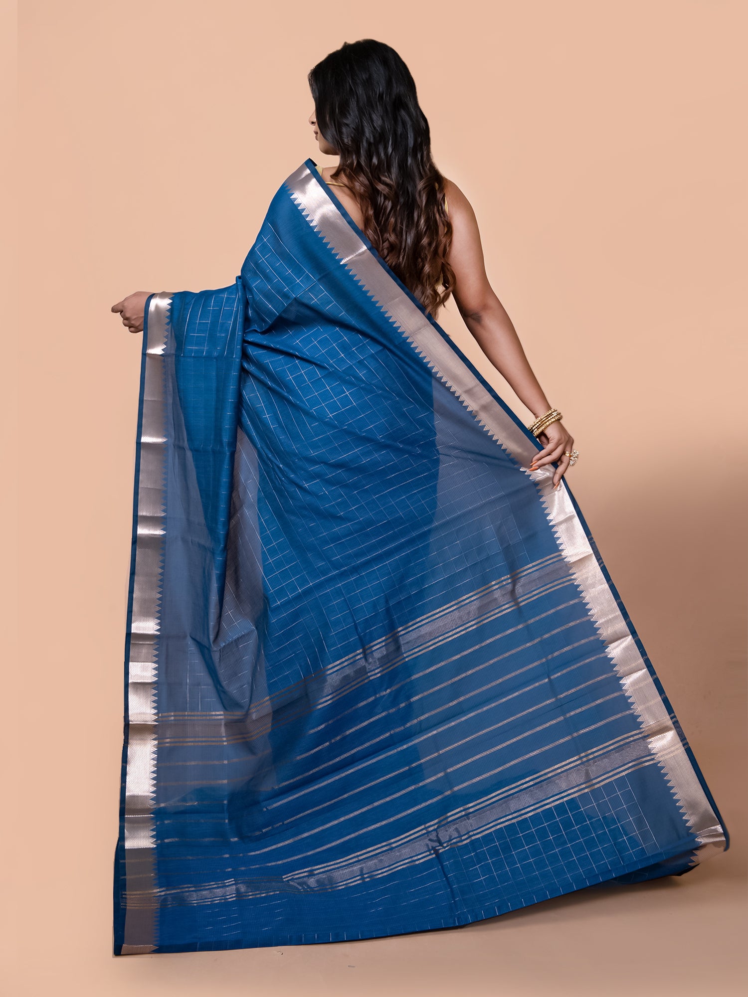 Laa Calcutta Maroon silk blend checked golden zari par handloom saree for women