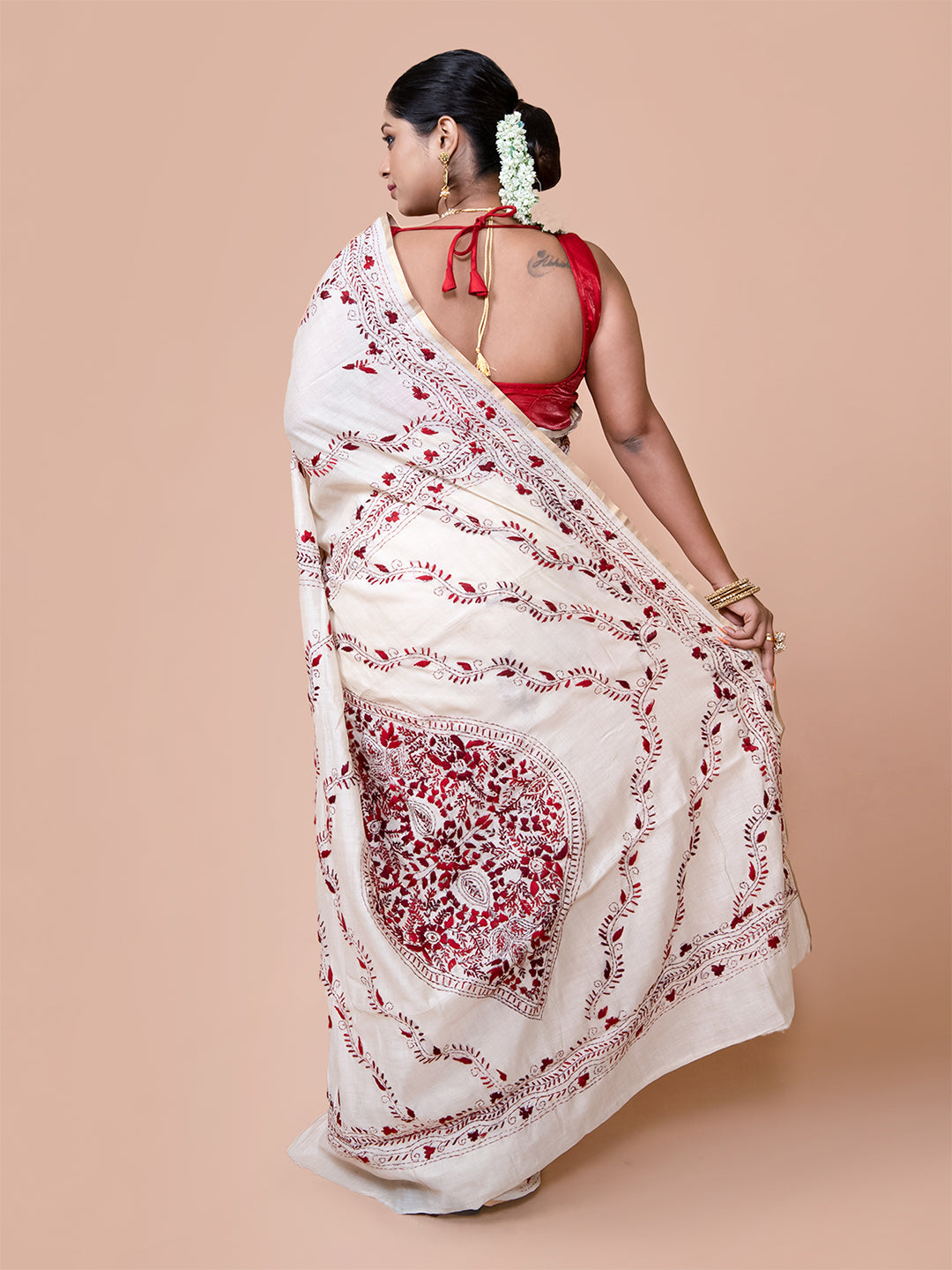 Laa Calcutta Off White & Maroon Chanderi silk printed pattterns hand woven embroidered kantha stitch saree for women