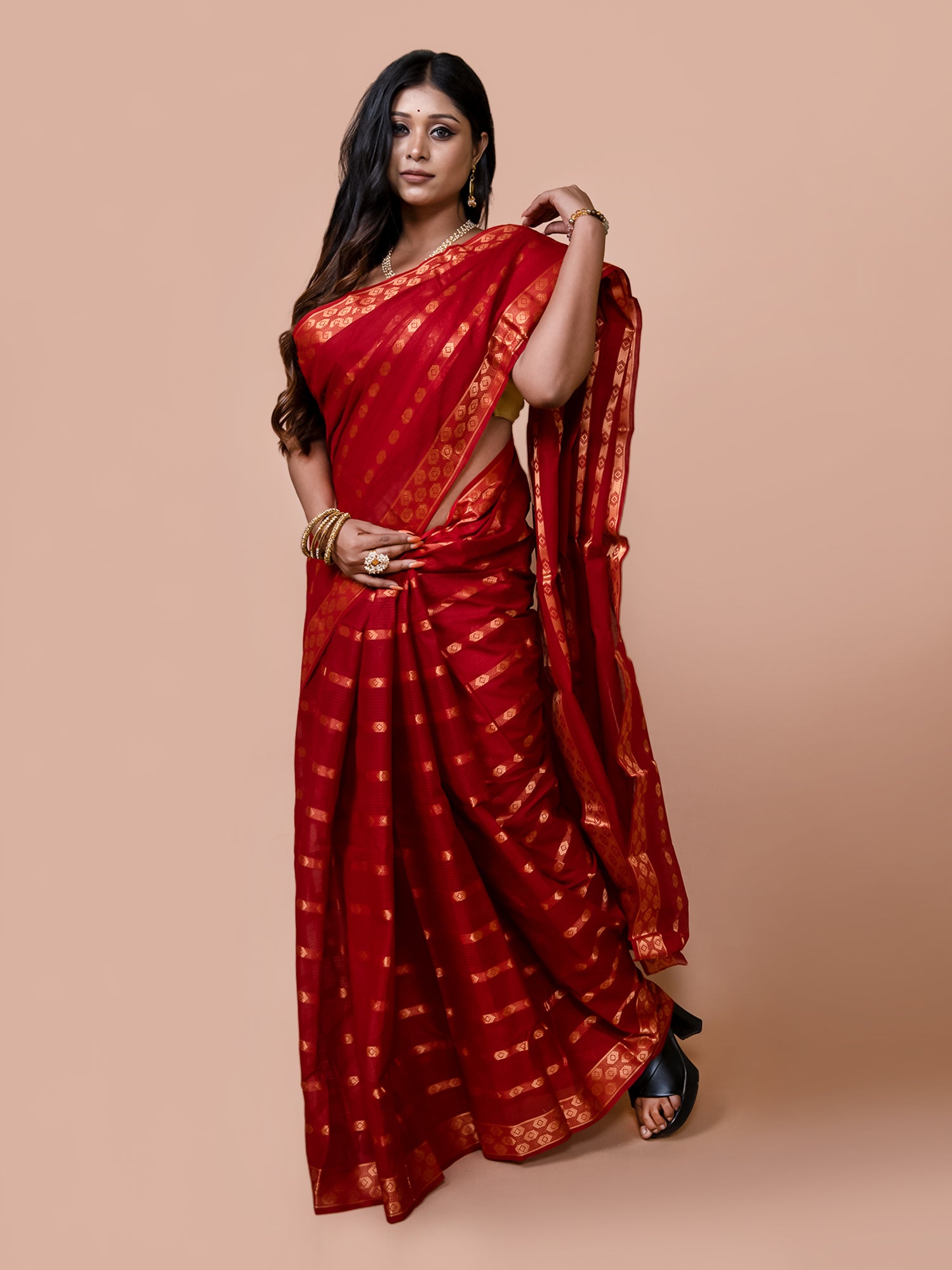 Laa Calcutta Red & Gold pure cotton taant saree for women