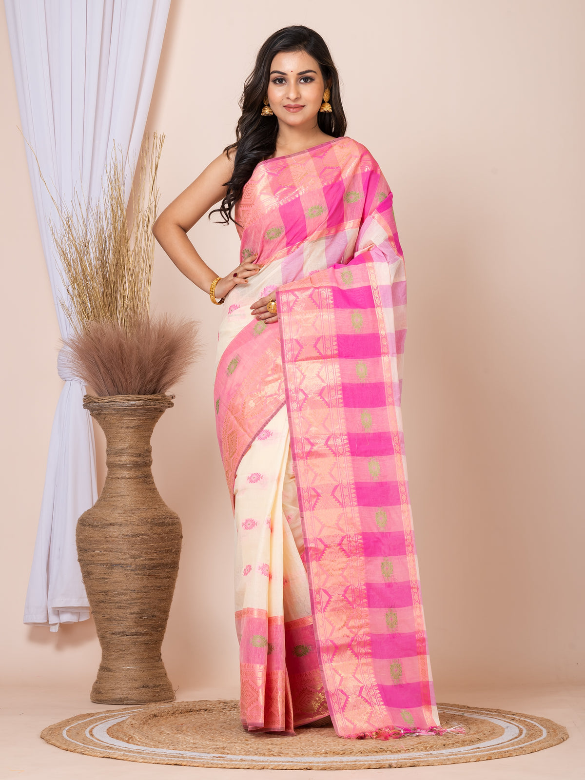 Laa Calcutta Off White & Pink women pure cotton Taant saree