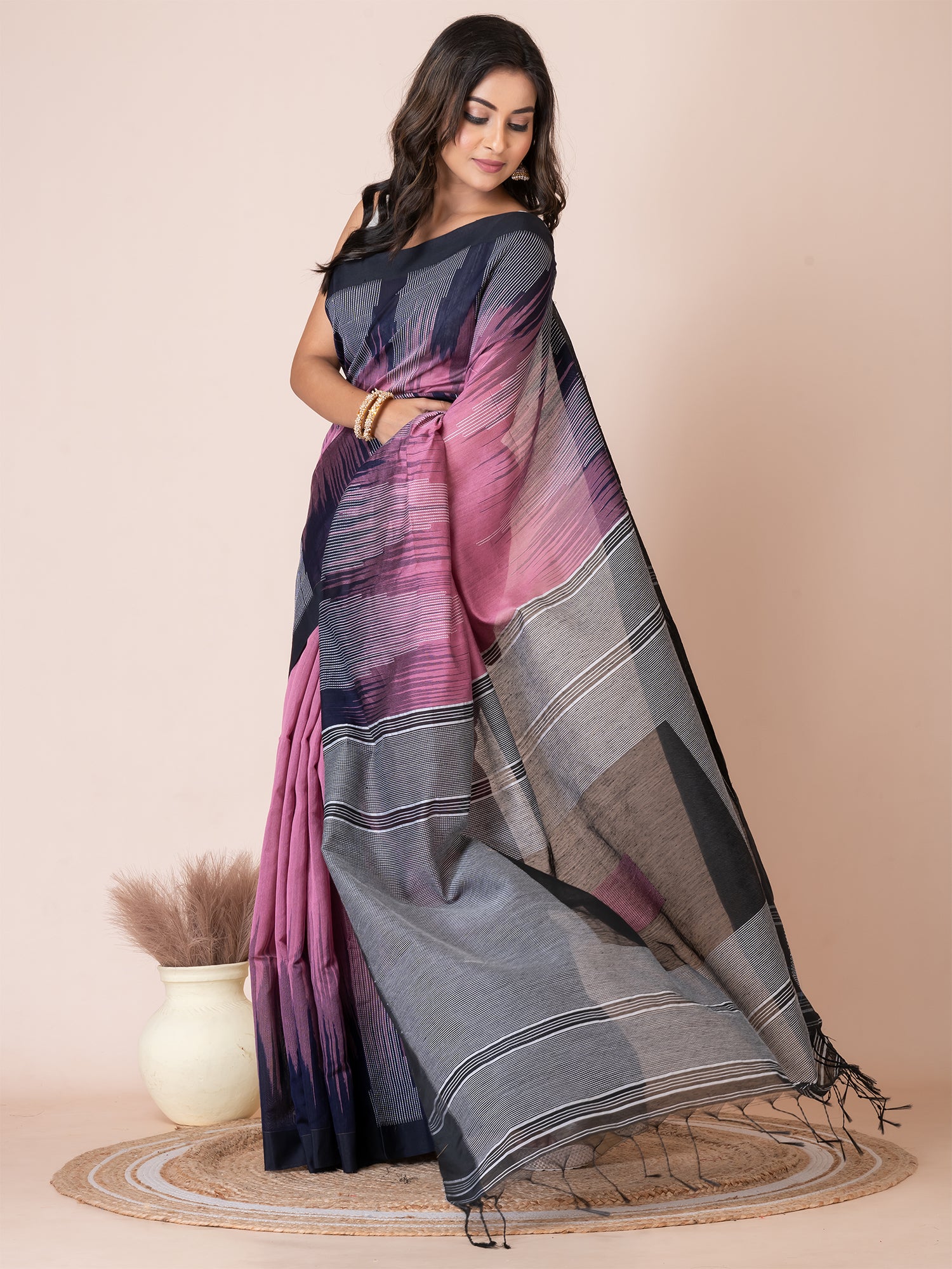 Magenta & Black silk cotton threadwork woven design handloom saree